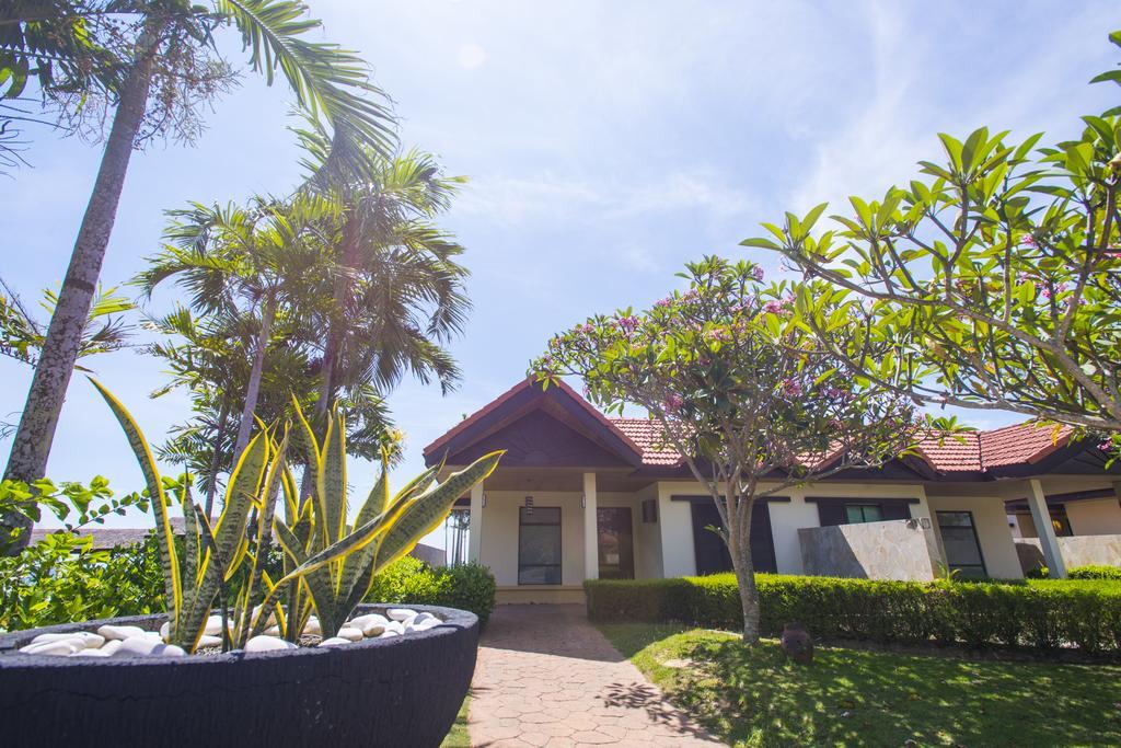 Sabah Beach Villas & Suites Kota Kinabalu Ngoại thất bức ảnh